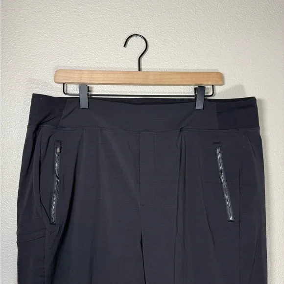 Athleta Trekkie North High Rise Jogger Black 16 C34 - Picture 5 of 10